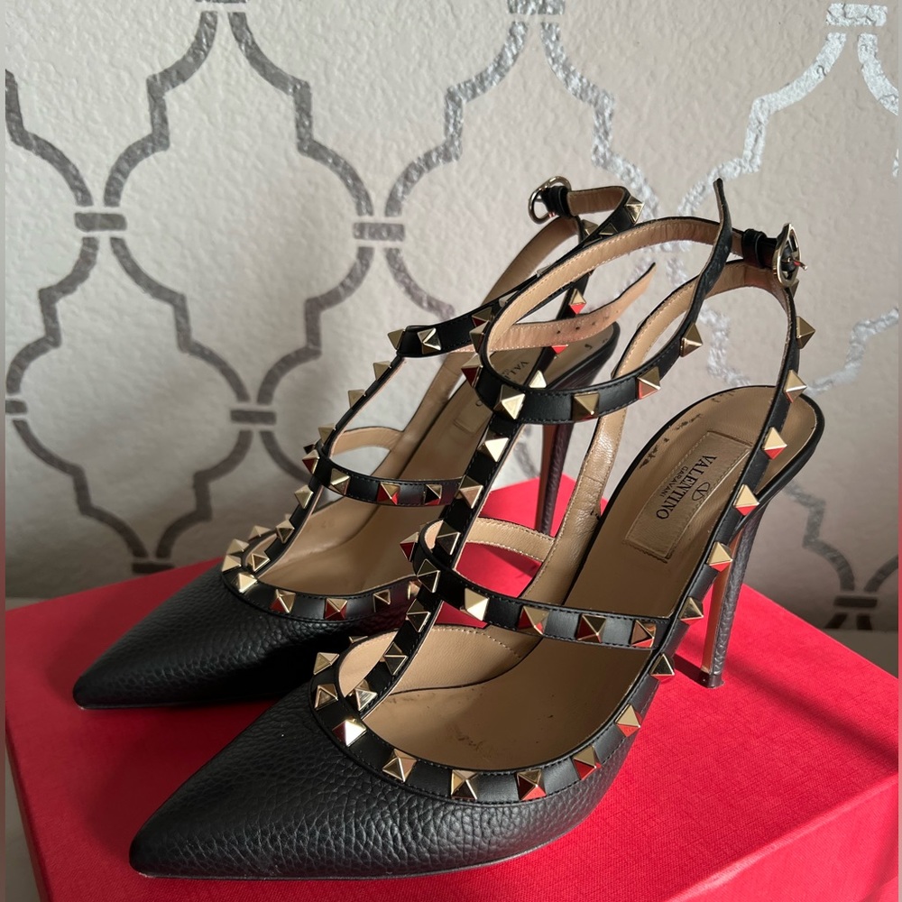 Valentino Pumps - Valentino Garavani
Rockstud Leather Caged Pump